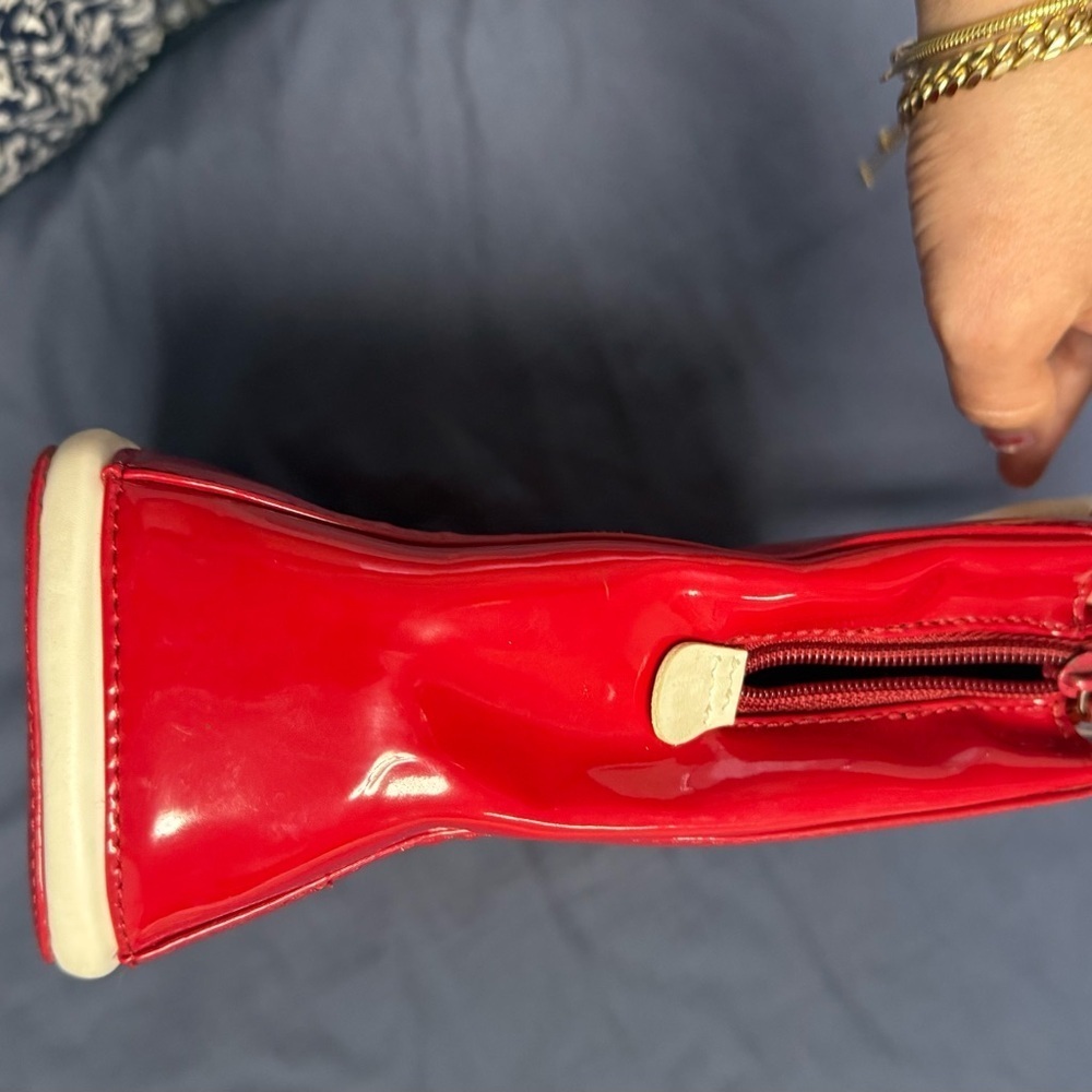 Red patent (charol) Pierre Cardin – Evolution evening handbag. - Picture 9 of 13